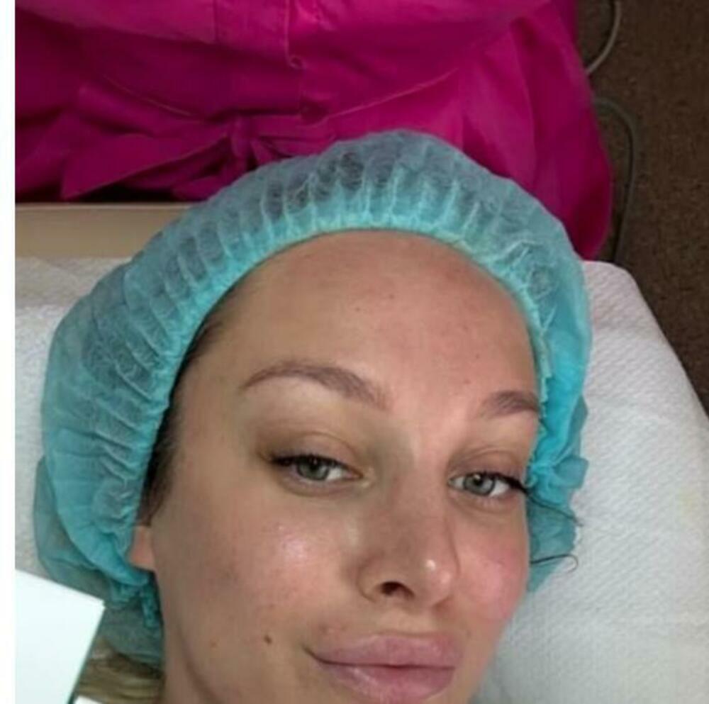 Luna Đogani bez šminke