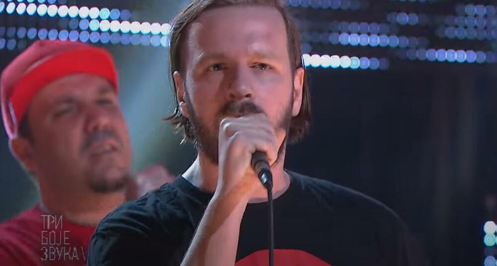  Završio je srednju muzičku školu i dve godine Muzičke akademije na odseku za violu