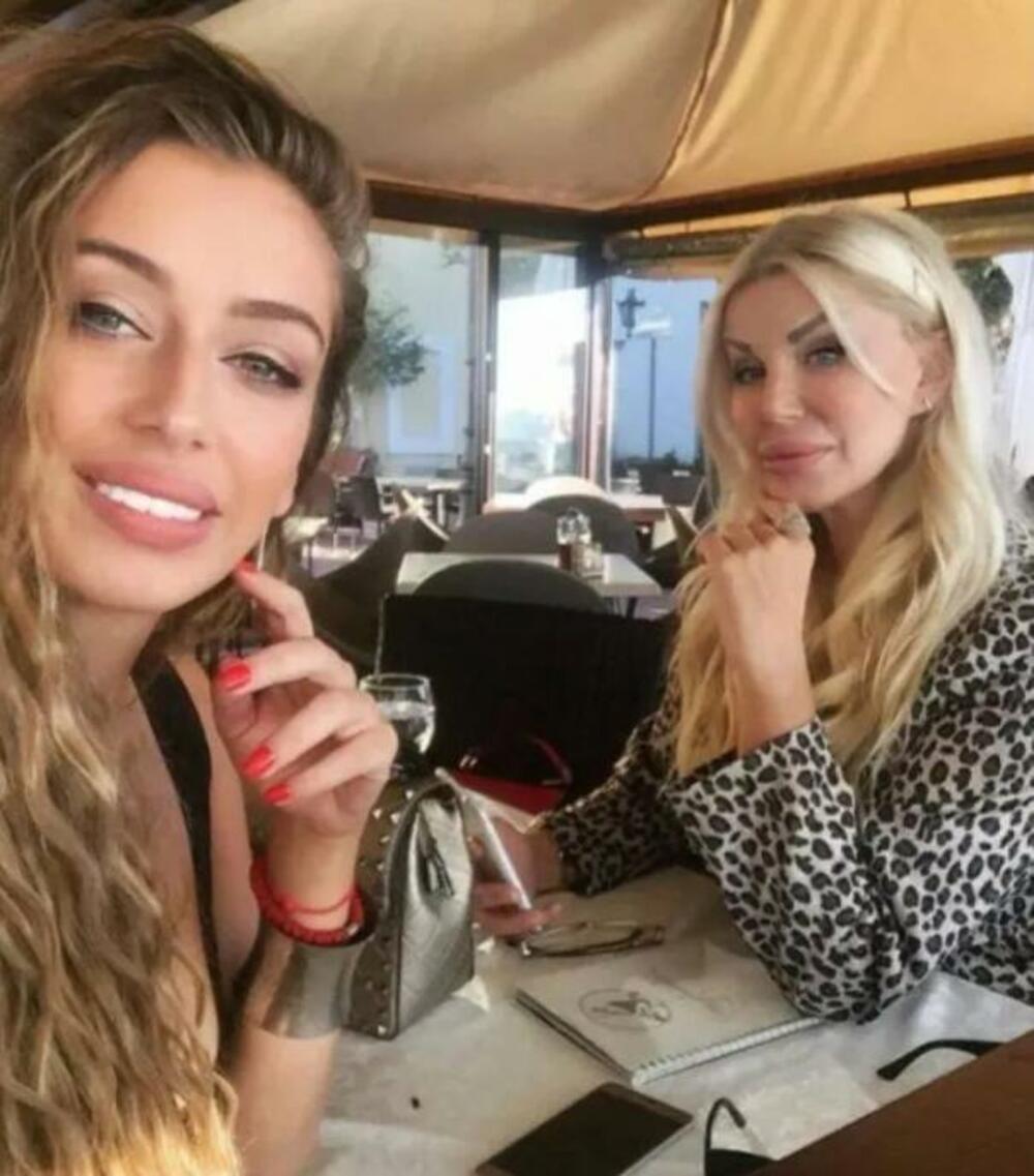 Tea i njena majka Božica