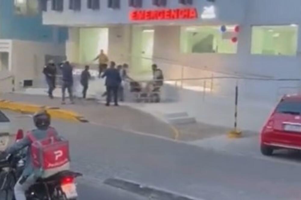 POTRESNE SCENE ISPRED BOLNICE U EKVADORU: Ubijenog predsedničkog kandidata uneli u zgradu, sestra VAN SEBE (VIDEO)