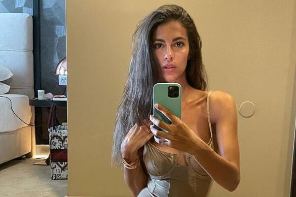 ŽENO, DA LI JE REALNO DA SI OVAKO DOBRA? Dve nedelje od POROĐAJA izgleda ko ATOMSKA BOMBA, voditeljka IZGRMELA