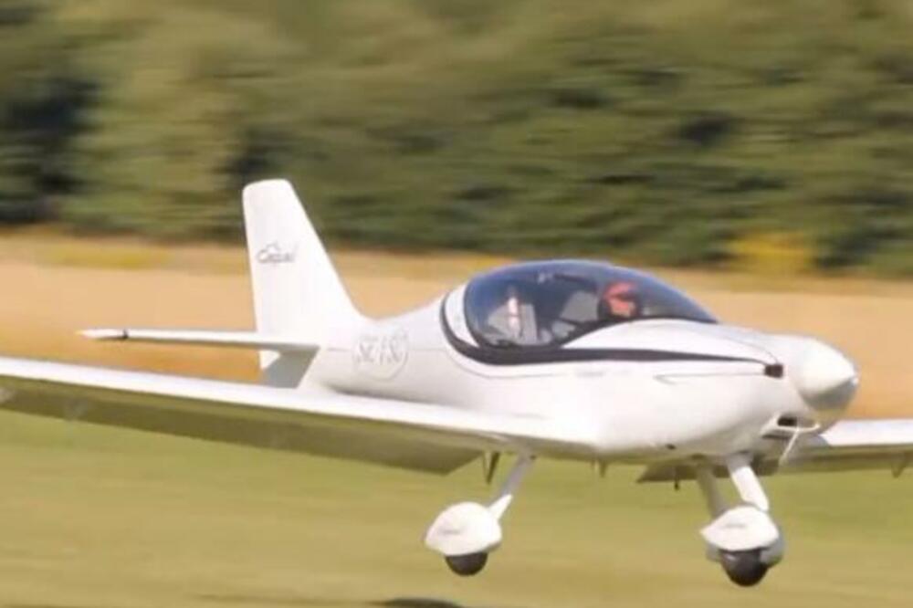 OVO JE AVION KOJI SE SRUŠIO U BATAJNICI: Evo kolika je BRZINA LETELICE! (VIDEO)