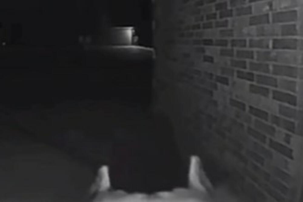 NEKO JOJ JE POZVONIO NA VRATA U 4 UJUTRU: Kada je otvorila vrata NIJE MOGLA da veruje da je OVO MOGUĆE (VIDEO)