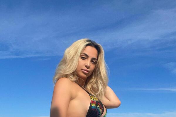 DA LI JE OVO NAJJAČA RIBA NA ESTRADI? Skinula se Maja Berović, od PRIZORA će vam ZASTATI DAH, nije za MALOLETNE