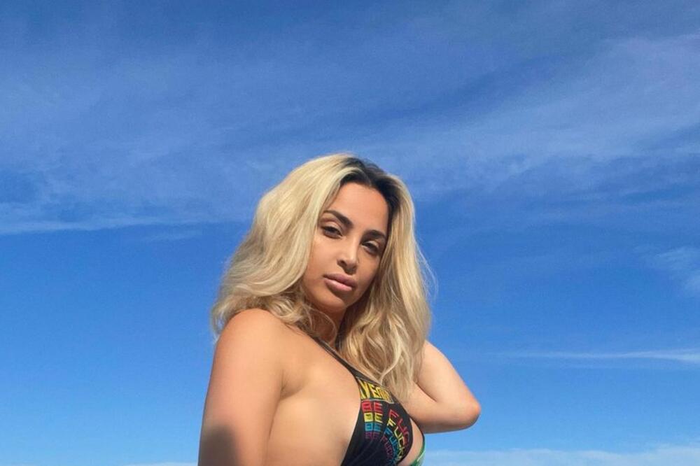 DA LI JE OVO NAJJAČA RIBA NA ESTRADI? Skinula se Maja Berović, od PRIZORA će vam ZASTATI DAH, nije za MALOLETNE