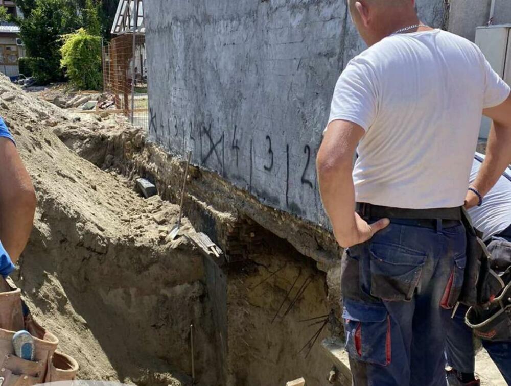 Urušavanje zgrade u Novom Sadu