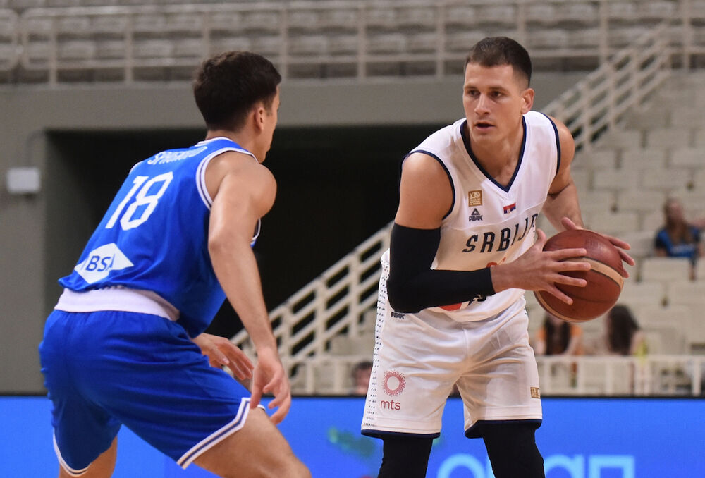 Nemanja Nedović u dresu reprezentacije Srbije protiv Italije na Akropolis Kupu 2023. godine