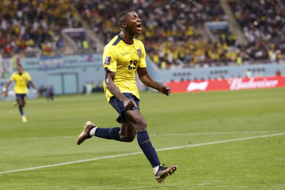 NOĆNA RACIJA LIVERPULA: Iskeširali 127.000.000 evra i Čelsiju ukrali vezistu ispred nosa!