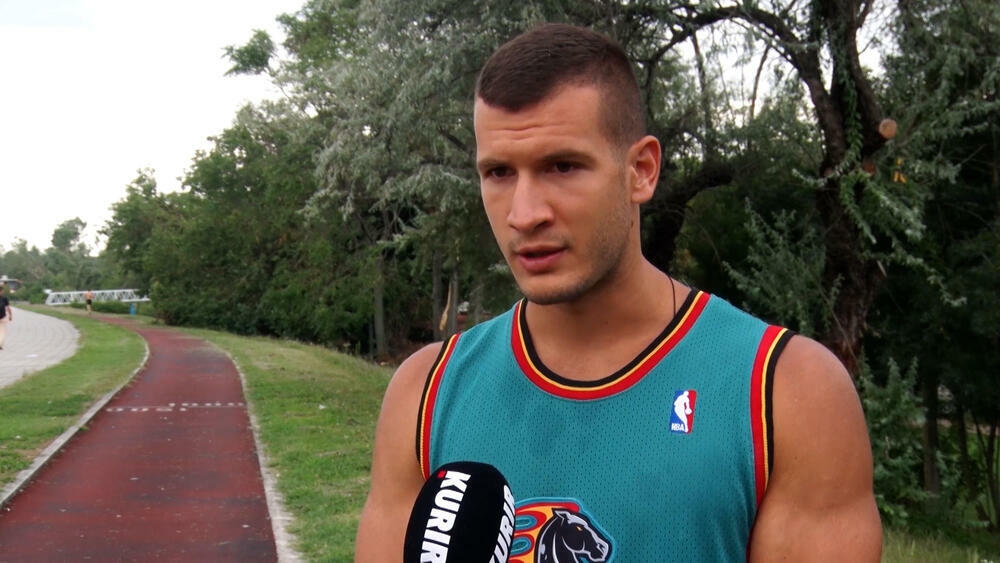 Novosađani, Lenka Lazarević