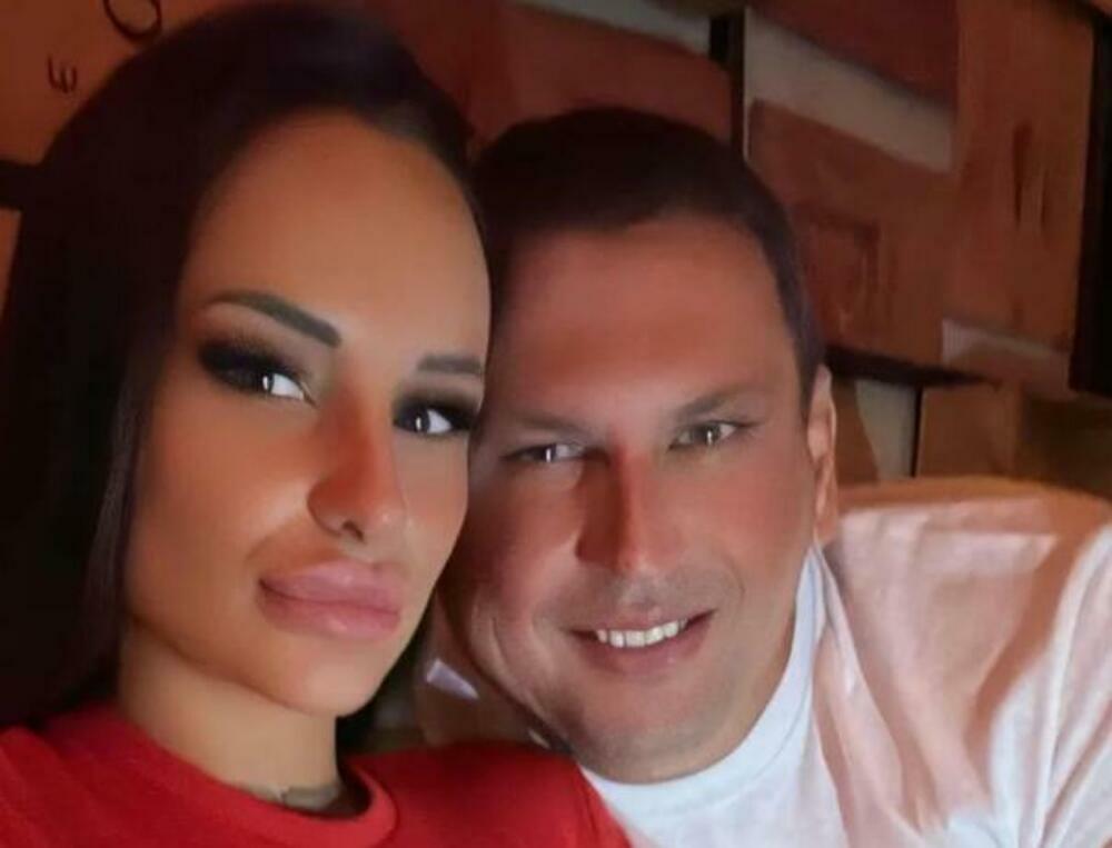 Taki sa njegovom dragom i filterom na licu