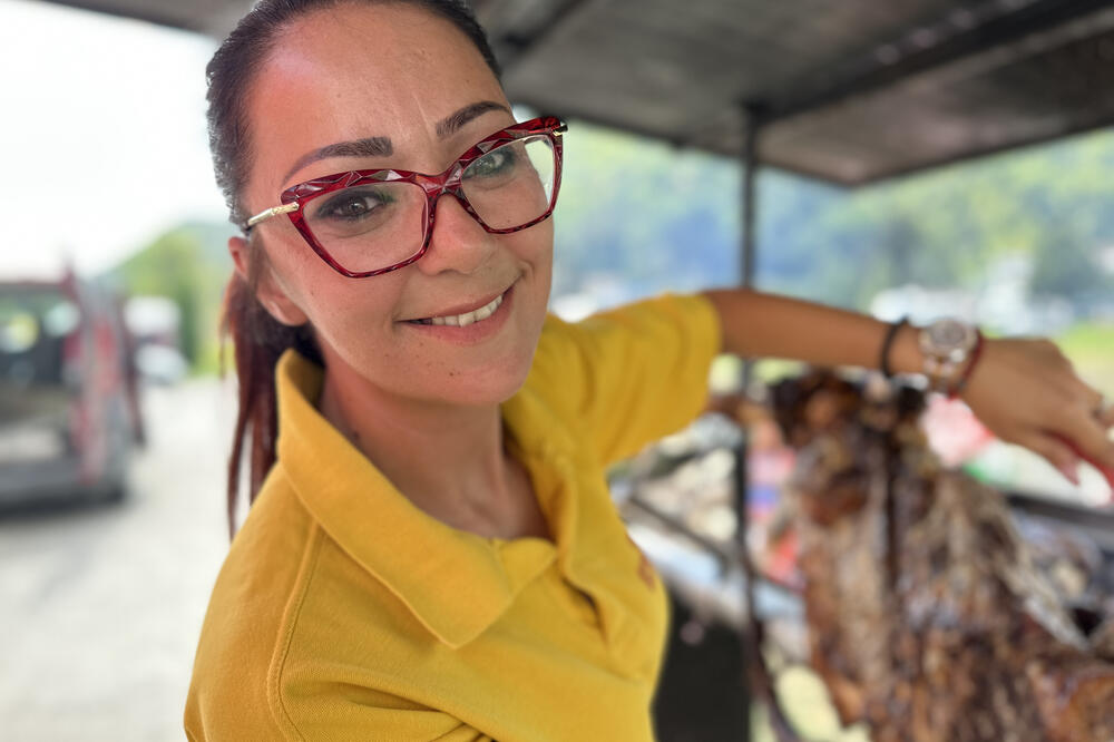 SANJA SAMA OBRĆE VOLA OD 600 KILOGRAMA: Ona je jedina ŽENA u Srbiji koja PEČE BIKA na RAŽNJU! (FOTO)