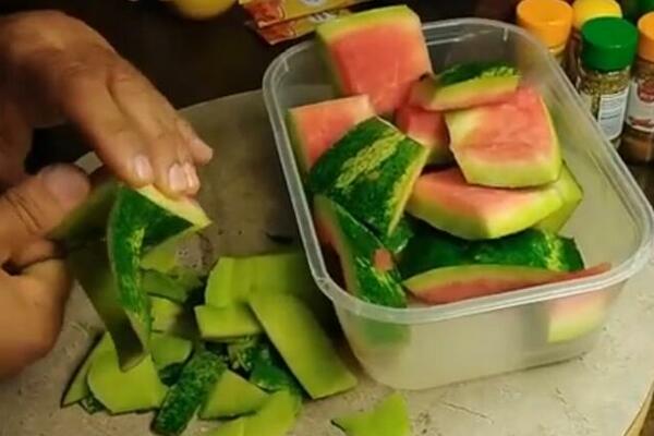 SLATKO OD KORE LUBENICE JE DELIKATES SRPSKIH DOMAĆICA: Ne daju se samo SVINJAMA, ovaj RECEPT čuva TAJNU