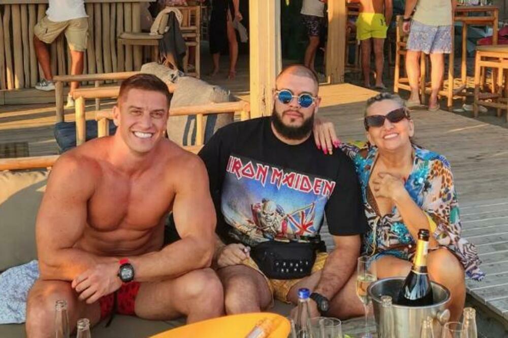 DRAGOJEVIĆI OTIŠLI ZAJEDNO NA LETOVANJE: Mama Bilja SVE objavila javno VIDEO