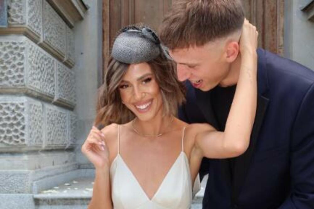 SKROMNA SVADBA BIVŠEG KOŠARKAŠA ZVEZDE: Mladenci izgledali savršeno, Svetlana blistala golih leđa! (VIDEO/FOTO)
