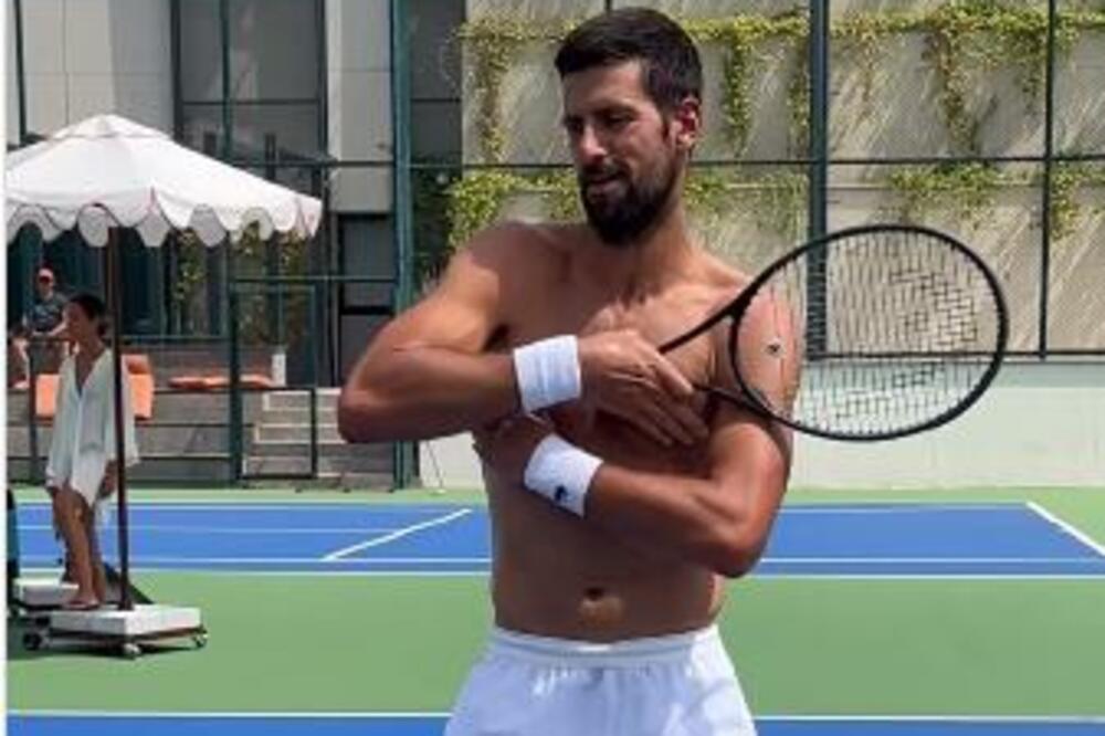NOVAK ĐOKOVIĆ ZAPLESAO BEZ MAJICE: Jelena mu odgovorila, ali ne na srpskom! (VIDEO)