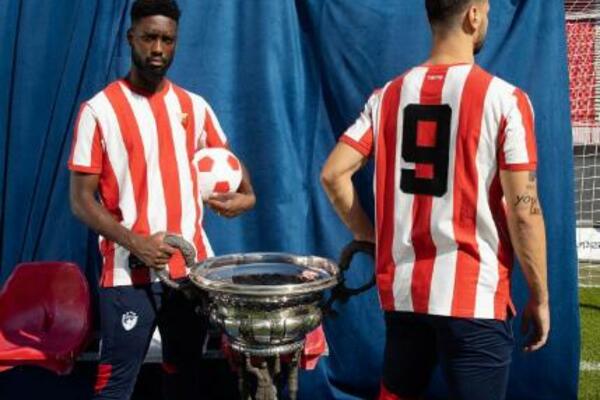 BUDI NOSTALGIJU: Zvezda napravila repliku DRESA u kom je pre 50 godina osvojen najveći pehar kluba! (FOTO)