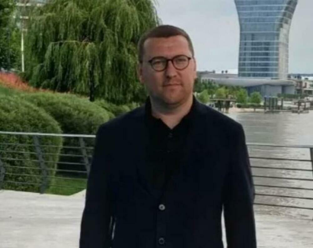 Diplomirani ekonomista i politički analitičar je najnoviji učesnik