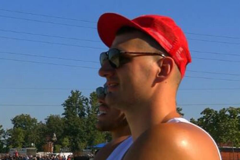 FEŠTA U SOMBORU: Jokić doveo Gordona da gleda konje - Amerikanac se ljubi sa svima! (FOTO)