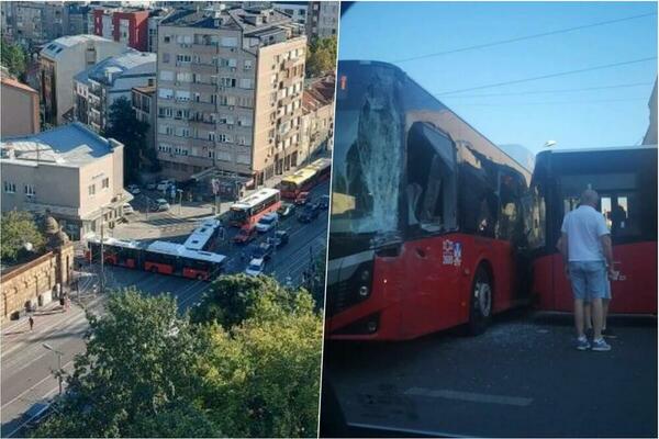 TEŽAK UDES U RUZVELTOVOJ, ZAKUCALA SE DVA AUTOBUSA: Srča svuda po putu, kolaps u saobraćaju (VIDEO)