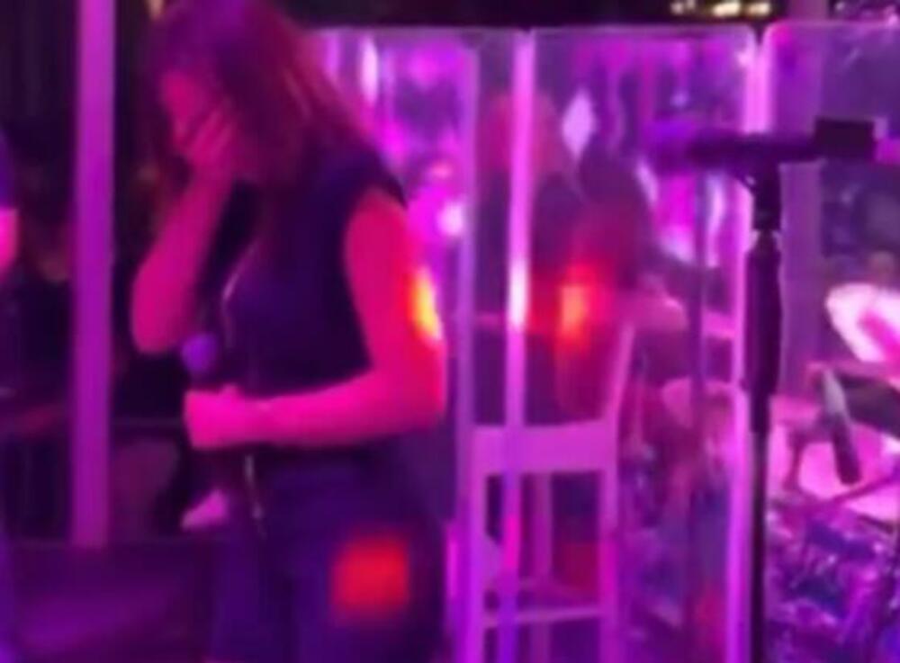 Aleksandra Prijović zaplakala na nastupu