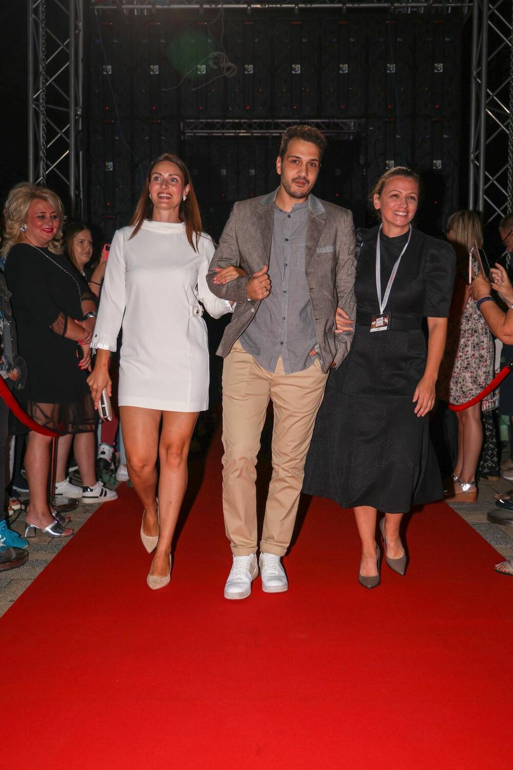 Miljana već ima dvoje dece. Jednog sina i jednu ćerku.