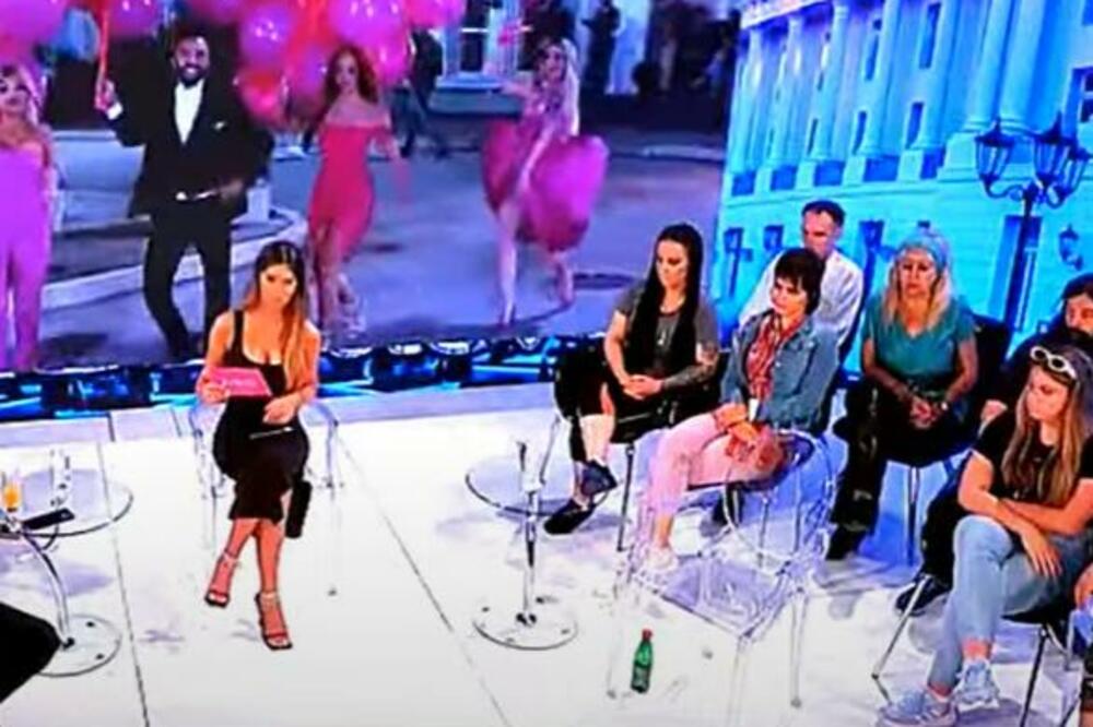 KARAMBOL U STUDIJU PINK TELEVIZIJE! Jelena Golubović NAPALA voditeljku UŽIVO u EMISIJI, TIČE SE OBRAZOVANJA