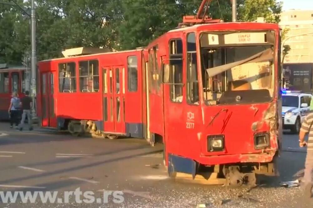 VOZAČ AUTOBUSA TEŠKO POVREĐEN! Detalji udesa na Trošarini, SEMAFORI NISU BILI U FUNKCIJI
