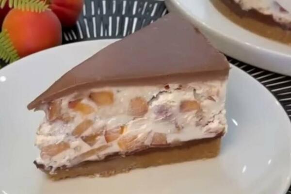 ISKORISTITE SEZONSKO VOĆE I NAPRAVITE NAJUKUSNIJU POSLASTICU: Plazma torta sa kajsijama je pravo LETNJE UŽIVANJE