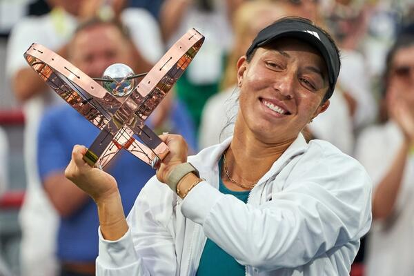 AMERIKANKA RAZBILA RUSKINJU: Bogatija je od svih koleginica zajedno, igra čisto iz ljubavi i RAZVALJUJE!