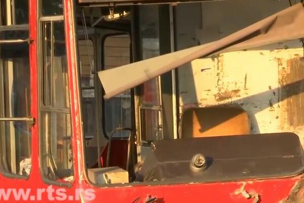 "LJUDI SU UGRUVANI": Očevici sudara autobusa i tramvaja na Trošarini opisali SVE, radnik GSP otkrio UZROK UDESA