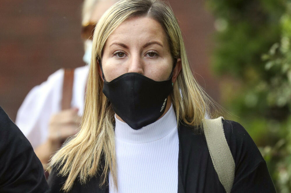 OVO JE POHOTNA UČITELJICA KOJA JE ZAVELA UČENIKA (15): Majka troje dece imala odnose sa maloletnikom