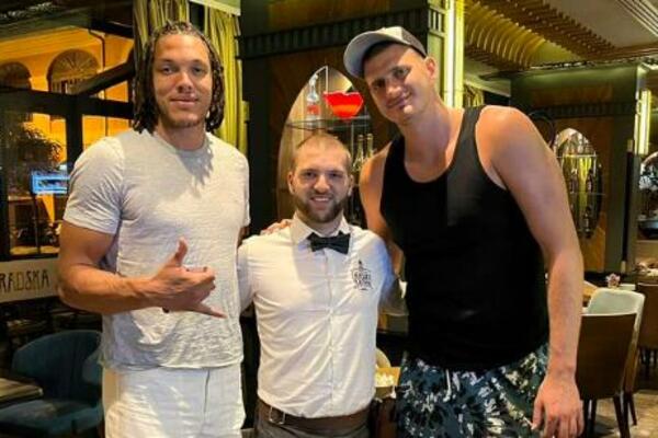 ZAR SE TAKO IDE U KAFANU? Jokić i Gordon se pojavili u "KRIMINALNOM" izdanju, a uzeli su i za poneti! (FOTO)