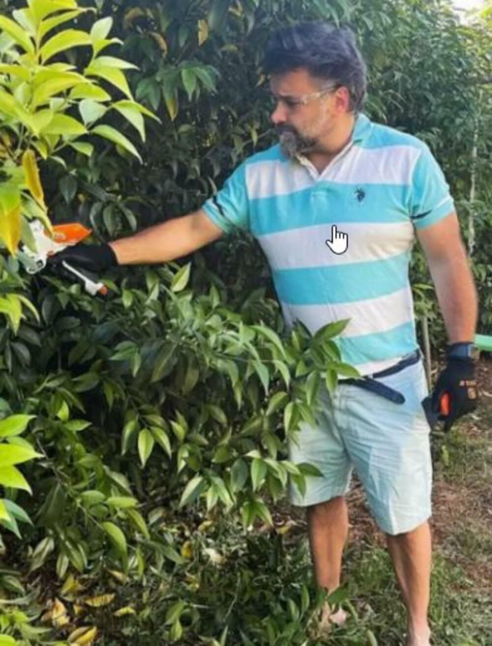 Charles se nedavno vratio iz Engleske u koju je poveo i kćeri, Balie Dee i Lumi Wren