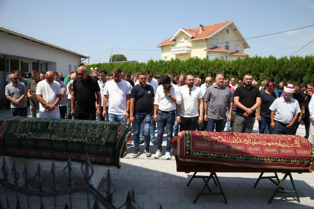 PRIZOR KOJI KIDA DUŠU: Stotine ljudi na dženazi Đengizu i Denisu koje je ubio monstrum u Gradačcu (FOTO)