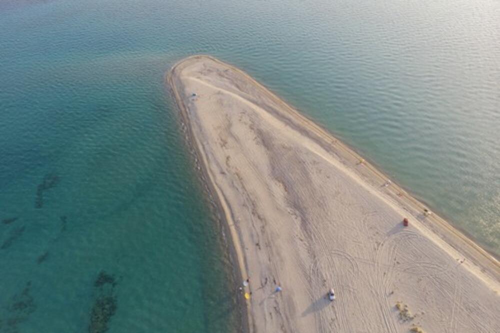 NESTAO SURFER (42) NA GRČKOM OSTRVU: U potragu uključeni obalska straža i helikopter, praava DRAMA