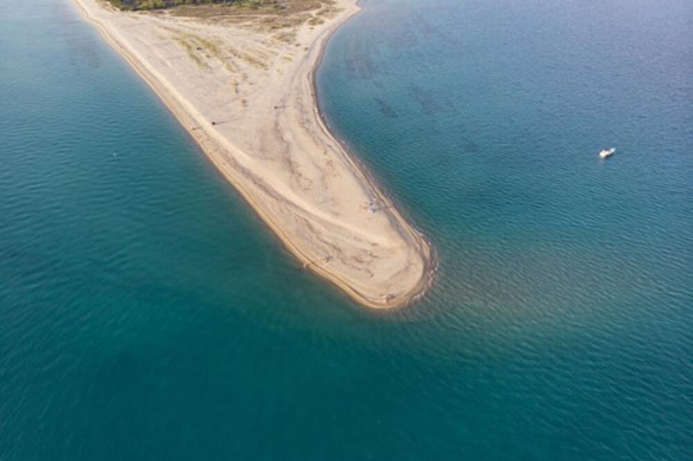 OVA GRČKA PLAŽA JE JEDINSTVENA, POSEBNA JE PO JEDNOJ STVARI: Oduzima DAH, a evo za koga je SAVRŠENA OPCIJA