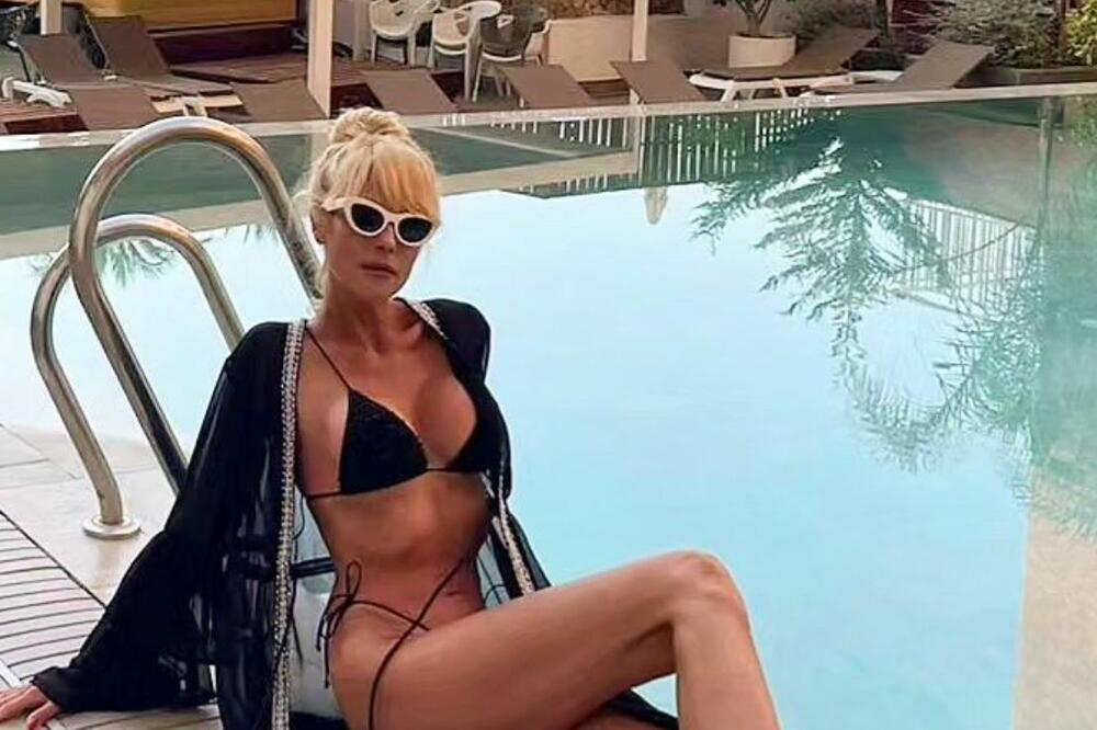 IVA ŠTRLJIĆ JE TADA POKAZALA NAPUCANE GRUDI, SRBI DOBILI KAP KAD SU VIDELI ŠTA JE DOLE: Nikad PROVOKATIVNIJA fotka