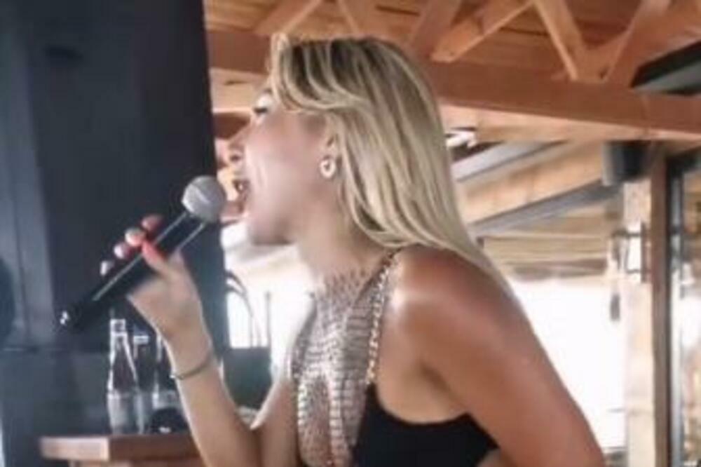 VODITELJKA PINKA POMUTILA UM MUŠKARCIMA NA CRNOGORSKOM PRIMORJU: Vrelim plesom sve OSTAVILA BEZ DAHA