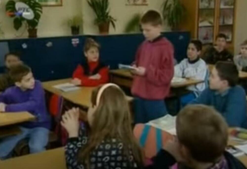 Seriju „Srećni ljudi“ već generacije gledaju sa jednakim interesovanjem i prate dogodovštine svojih omiljenih junaka.