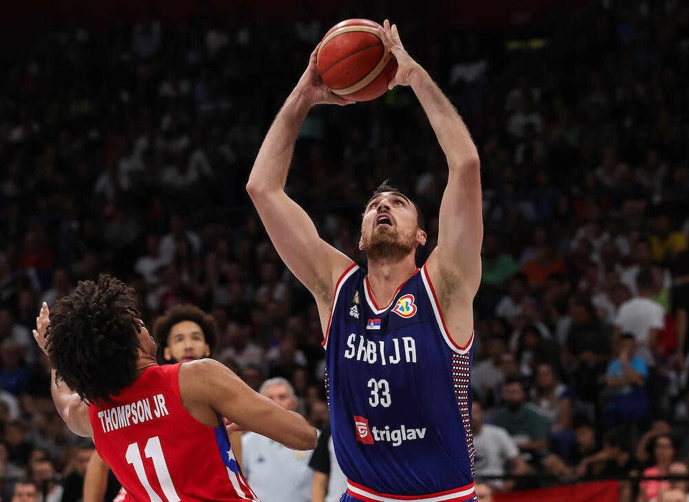 Nikola Milutinov na utakmici Srbije i Portorika