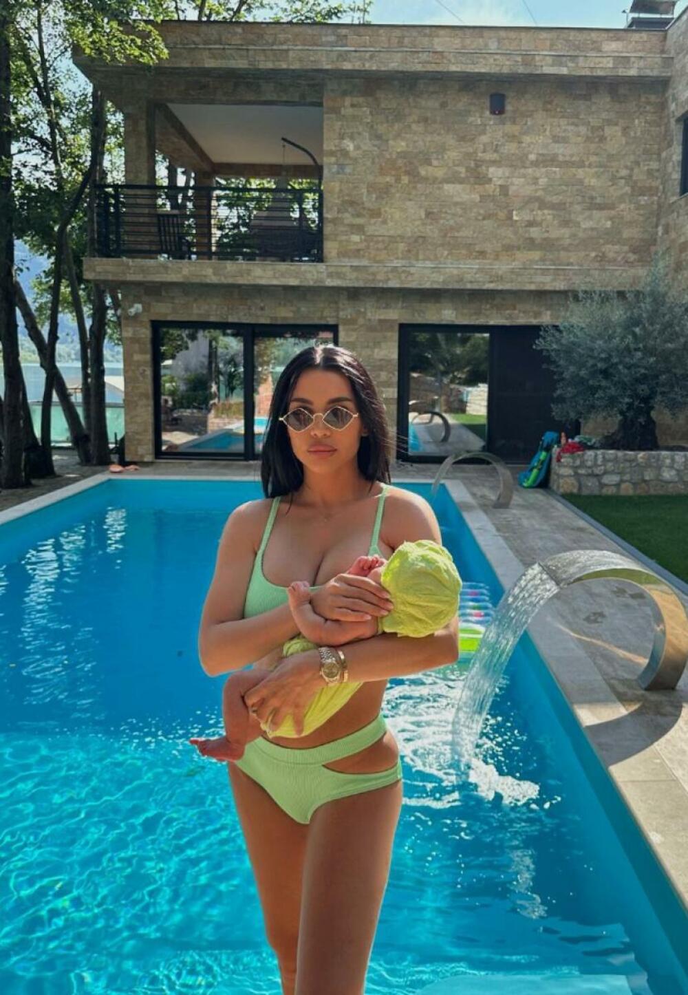 Helena Topalović se skinula u kupaći i pokazala telo mesec i po dana nakon porođaja