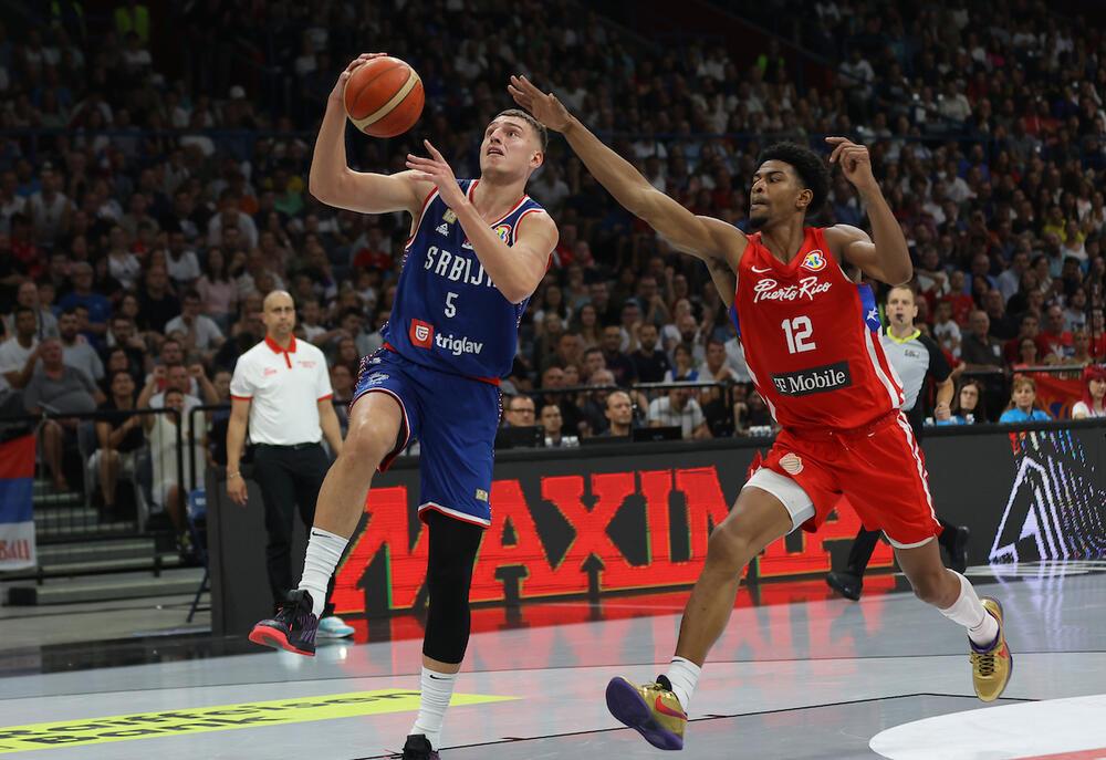 Nikola Jović na utakmici Srbije i Portorika
