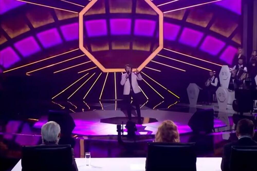 NAŠ PEVAČ DOBIO SINA U ŠESTOJ DECENIJI: Javno podelio SREĆNE VESTI, ono što je NAPISAO sve je NASMEJALO DO SUZA