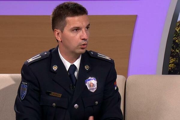 "KAMERE KOJE ĆE POLICAJCI NOSITI SU DONACIJA AMERIKE": Radenković otkrio da je svaki saobraćajac dužan uradi OVO