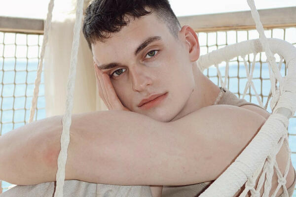 NAKON EKSPLICITNOG SNIMKA NA SAJTU ZA ODRASLE TIKTOKER ZGRNUO PARE: Proslavio se i na OVAJ NAČIN?