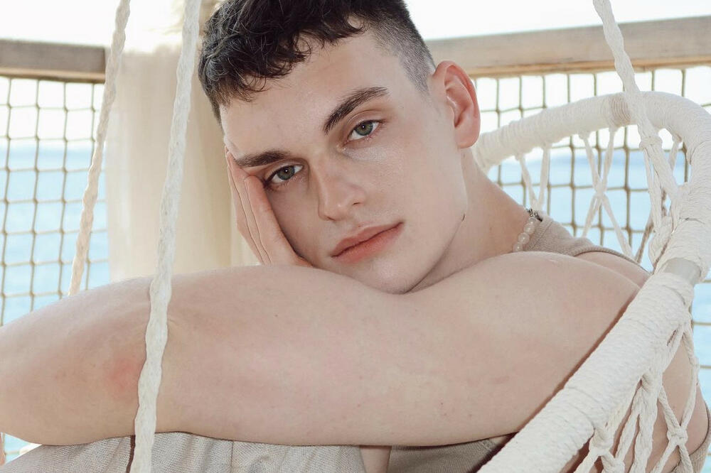 NAKON EKSPLICITNOG SNIMKA NA SAJTU ZA ODRASLE TIKTOKER ZGRNUO PARE: Proslavio se i na OVAJ NAČIN?