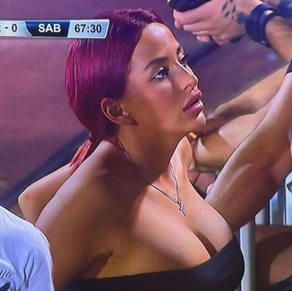 Devojka, Crvenokosa devojka