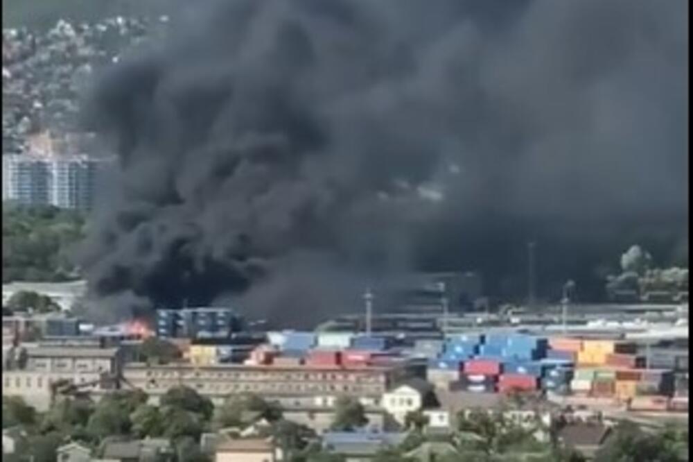 POŽAR BUKNUO NA TERMINALU ZA NAFTU: U gradu pokraj Krima CRNI OBLAK PROGUTAO zgrade (VIDEO)