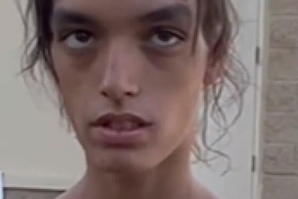 SAMA, NEUHRANJENA, PRLJAVA TUMARA ULICAMA: Beskućnica je CELOG ŽIVOTA, pogledajte samo KAKO IZGLEDA i ŠTA RADI