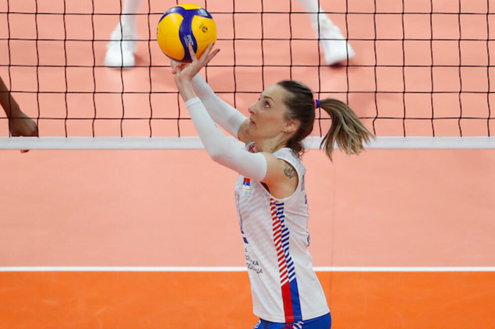 MAJA OGNJENOVIĆ PORUČILA: "Ne treba da budemo tužne koliko jesmo!"